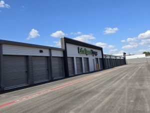 Extra Space Storage - 6767 - San Marcos - 1907 N Interstate 35 - Photo 7