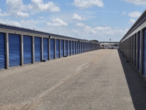 Extra Space Storage - 6970 - Edinburg - S McColl Rd - Photo 3