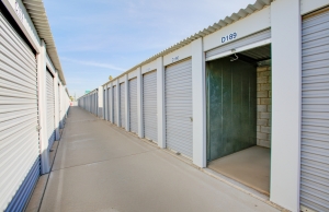 Storage King USA - 041 - Phoenix, AZ - Indian School - Photo 8
