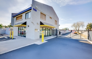 Storage King USA - 041 - Phoenix, AZ - Indian School - Photo 10