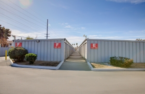 Storage King USA - 041 - Phoenix, AZ - Indian School - Photo 12
