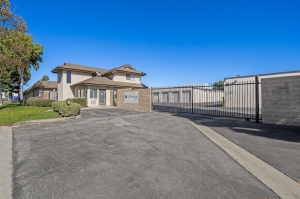 US Storage Centers - Santa Fe Springs - Florence Ave - Photo 2