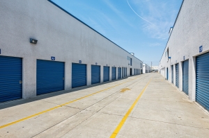 Huntington Park Self Storage - Photo 4