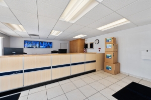 Huntington Park Self Storage - Photo 15