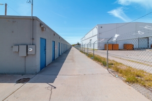 10 Federal Storage - Lexington Dr - Photo 8