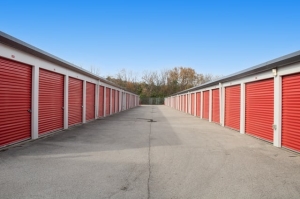 Public Storage - Louisville - 6651 Paramount Park Dr - Photo 2