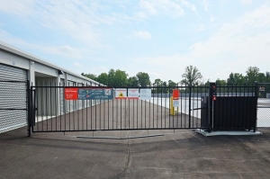 Public Storage - Jeffersonville - 3301 Schlosser Farm Way - Photo 3