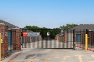 Public Storage - San Antonio - 3425 Thousand Oaks Dr - Photo 4