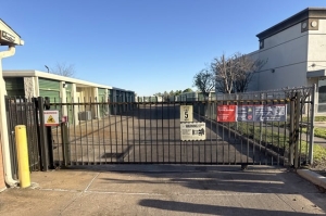 Public Storage - Houston - 10220 Beechnut St - Photo 3