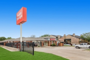Public Storage - Dallas - 8600 Spring Valley Rd
