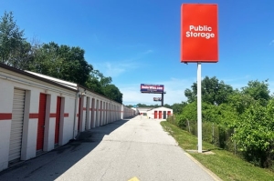 Public Storage - Saint Louis - 8440 Saint Charles Rock Rd - Photo 2