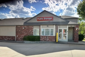 Public Storage - Wichita - 405 S Hillside St