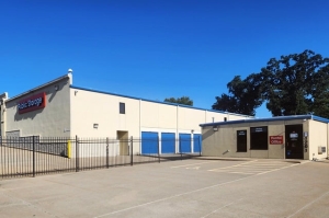 Public Storage - Kansas City - 1201 N 130th St