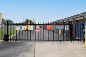 Public Storage - San Antonio - 13414 West Ave - Photo 4