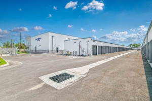 SPACE 2 STORE Self Storage - Photo 5