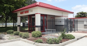 iStorage - 7101 - Fruitville Rd - Photo 2