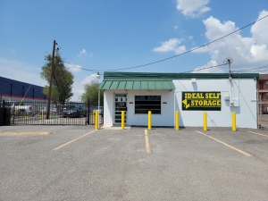 Ideal Storage - Laredo - Photo 2