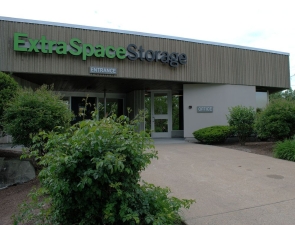 Extra Space Storage - 6582 - Cranston - Kenney Dr