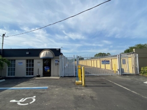 Storage Units at Life Storage - Tampa - West Columbus Drive - 3000 W Columbus Dr