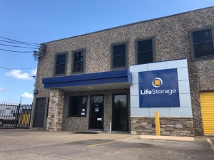 Storage Units at Life Storage - Humble - 1701 FM 1960 Road East - 1701 Fm 1960 Rd E
