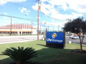 Life Storage - San Antonio - 7550 Culebra Road Picture 7 of Life Storage - San Antonio - 7550 Culebra Road - FindStorageFast.com