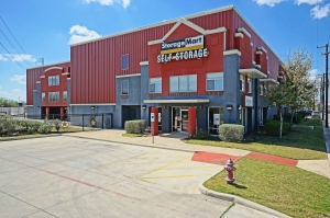 StorageMart - San Pedro & W Olmos Picture of StorageMart - San Pedro & W Olmos