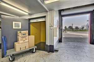 StorageMart - Mandela Pkwy & I-580 Picture of StorageMart - Mandela Pkwy & I-580